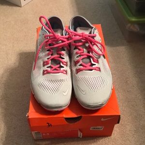 Brand new silver/white womens nike shoes.